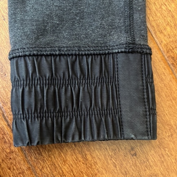 Lululemon Blissed Out Black Jacket Size 2 - Picture 11 of 16